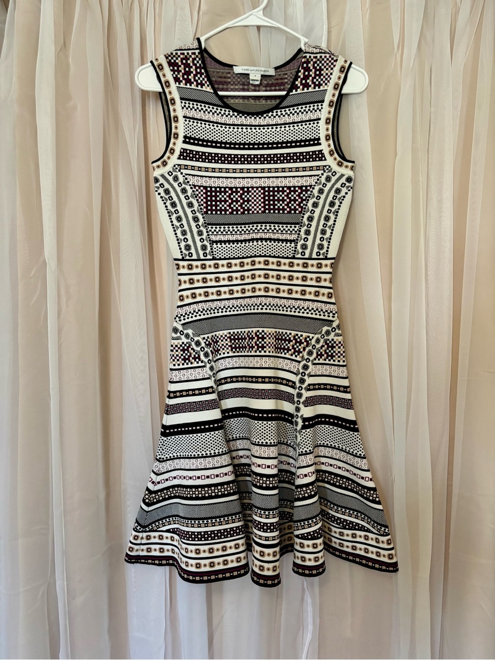 Diane Von Furstenberg Size S Sleeveless Patterned Fit-and-Flare Dress Heavy